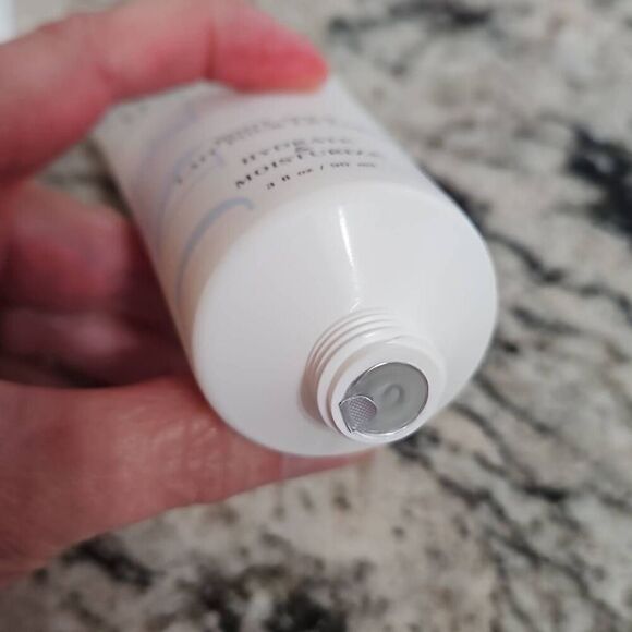 Bundle of ONEIRO Sunchasers Body Wash (3 fl oz) and Body Milk (3 fl oz) - Picture 6 of 6